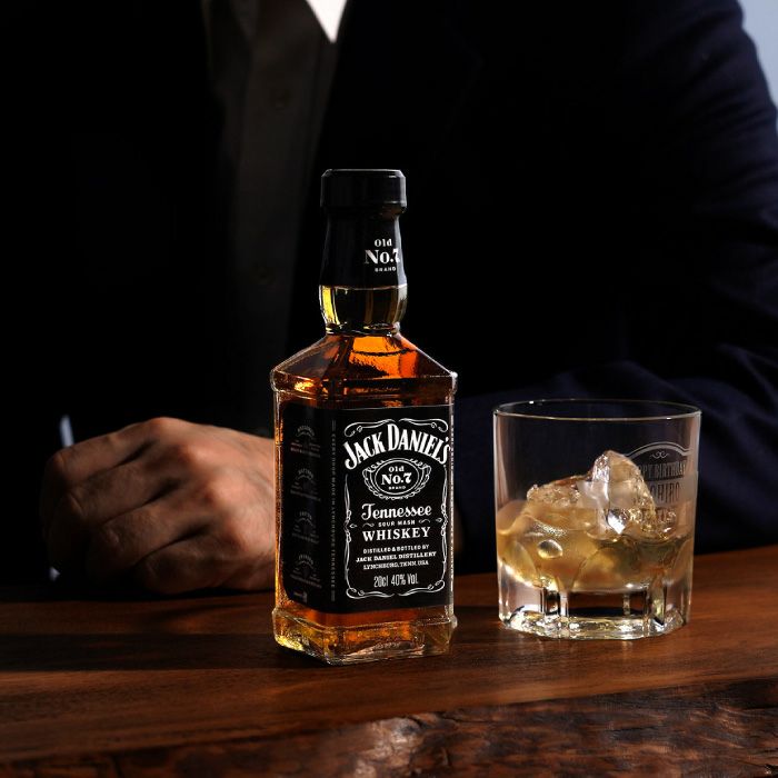 名前入りグラスと3種類から選べるウイスキーのギフトセット｜ギフト