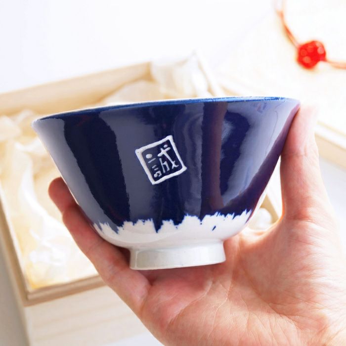 桐箱入り名入れてのひら富士茶碗｜ギフトショップ「FLEGRE（フレグレ）」